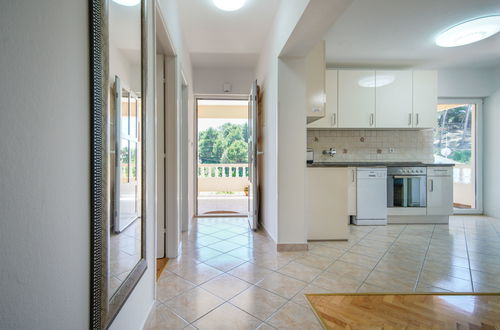 Foto 12 - Appartamento con 2 camere da letto a Rab con piscina e terrazza