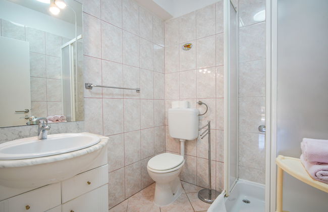 Apartamento de 3 quartos em Rab com piscina e terraço - Foto 9