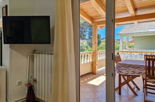 Foto 16 - Appartamento con 2 camere da letto a Rab con piscina e terrazza