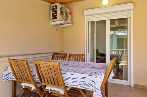 Foto 17 - Appartamento con 2 camere da letto a Rab con piscina e terrazza