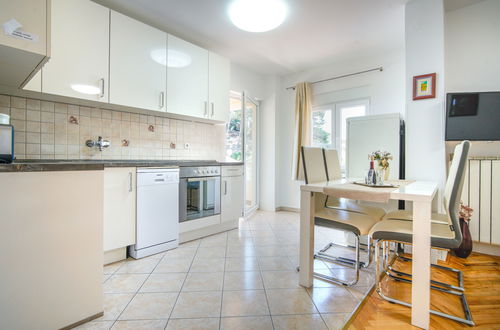 Foto 2 - Appartamento con 2 camere da letto a Rab con piscina e terrazza