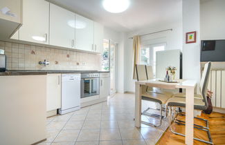 Foto 2 - Appartamento con 2 camere da letto a Rab con piscina e terrazza