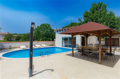 Foto 14 - Casa con 4 camere da letto a Marčana con piscina privata e vista mare