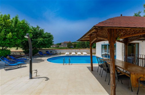 Foto 5 - Casa de 4 quartos em Marčana com piscina privada e vistas do mar