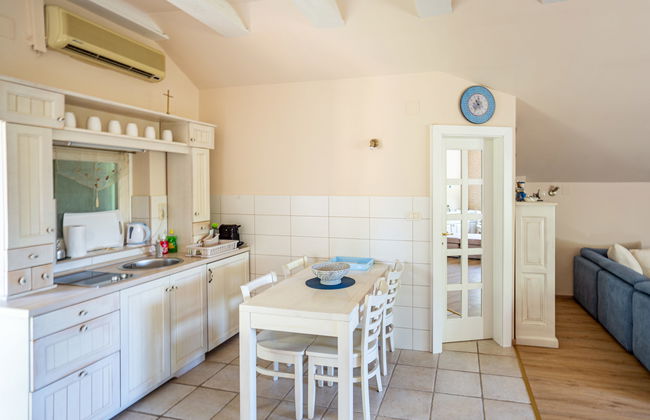 Apartamento de 3 quartos em Novi Vinodolski com piscina e jardim - Foto 11
