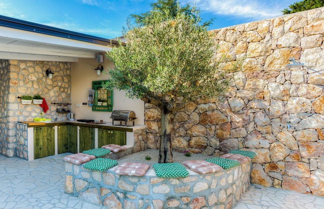 Apartamento de 3 quartos em Novi Vinodolski com piscina e jardim - Foto 26