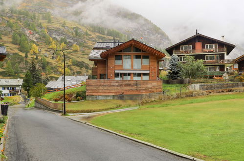 Foto 30 - Appartamento con 3 camere da letto a Zermatt