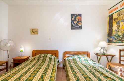 Foto 18 - Appartamento con 2 camere da letto a Six-Fours-les-Plages con terrazza e vista mare