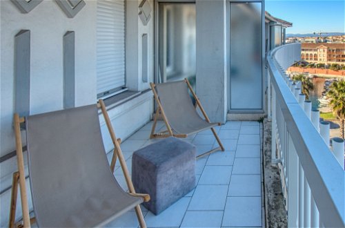 Foto 13 - Apartamento de 2 habitaciones en Fréjus con vistas al mar