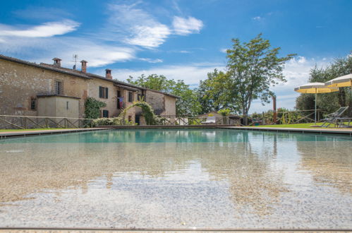 Foto 22 - Apartamento en Colle di Val d'Elsa con piscina y jardín