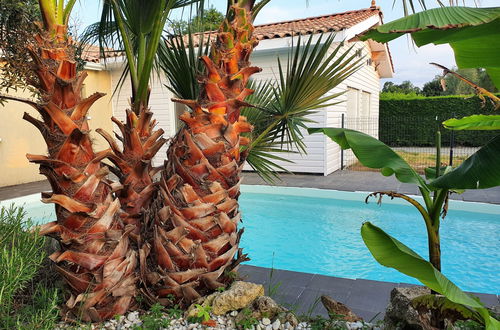 Foto 12 - Casa de 3 quartos em Civrac-en-Médoc com piscina privada e jardim