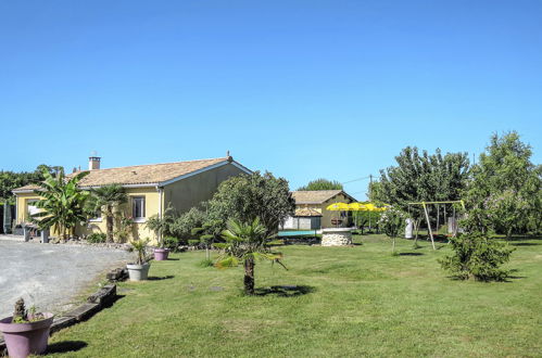 Foto 14 - Casa de 3 habitaciones en Civrac-en-Médoc con piscina privada y jardín