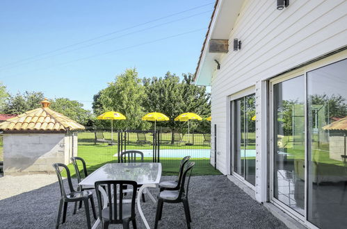 Foto 13 - Casa de 3 habitaciones en Civrac-en-Médoc con piscina privada y jardín