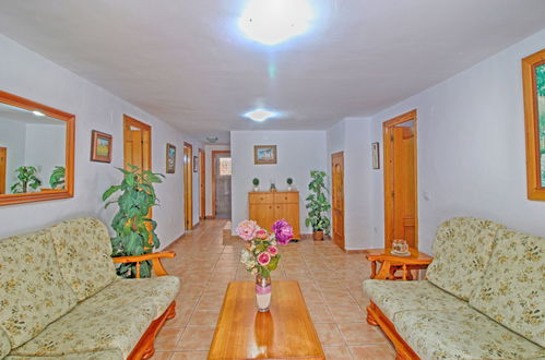 Photo 15 - 6 bedroom House in Calp with private pool and garden