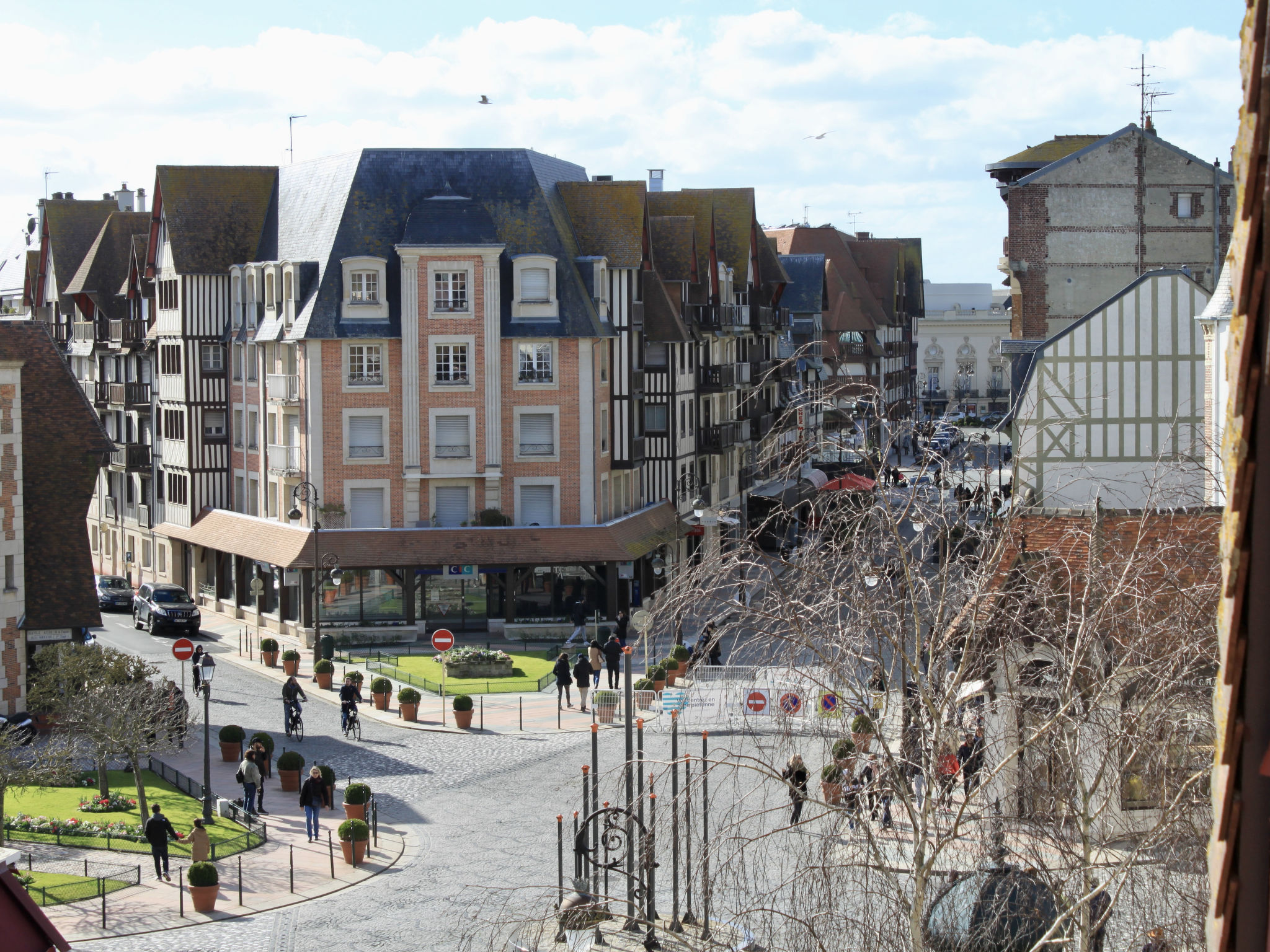 Foto 16 - Appartamento con 1 camera da letto a Deauville con vista mare