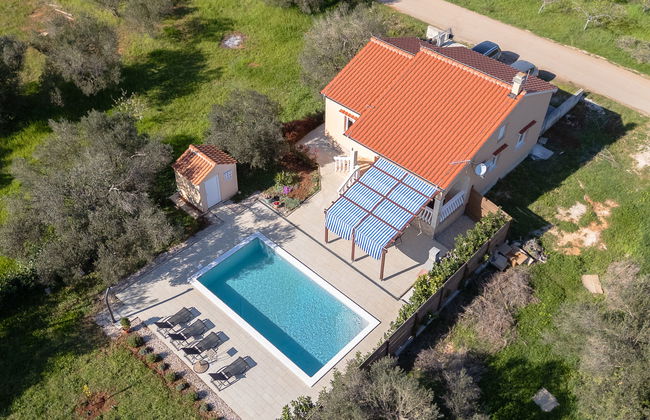 Casa de 3 quartos em Sukošan com piscina privada e jardim - Foto 28