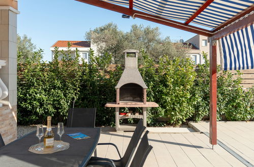 Foto 33 - Haus mit 2 Schlafzimmern in Sukošan mit privater pool und garten
