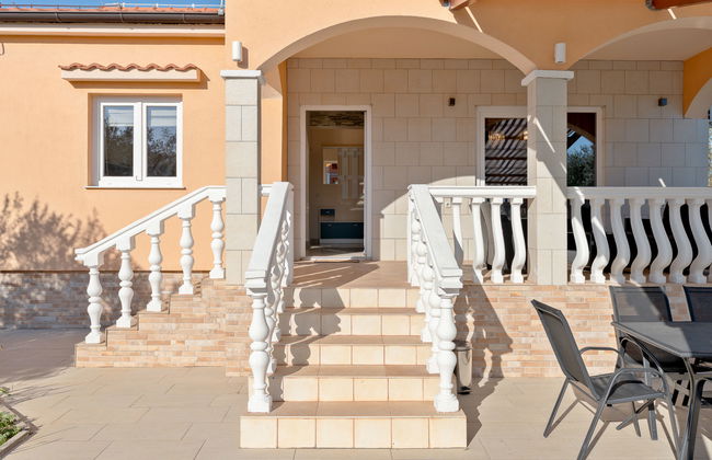 Casa de 3 quartos em Sukošan com piscina privada e jardim - Foto 31