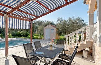 Foto 2 - Haus mit 2 Schlafzimmern in Sukošan mit privater pool und garten