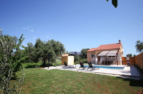 Photo 17 - Maison de 2 chambres à Sukošan avec piscine privée et jardin