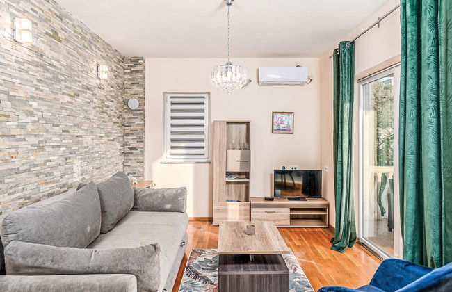 Casa de 3 quartos em Sukošan com piscina privada e jardim - Foto 9