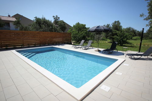 Photo 22 - Maison de 2 chambres à Sukošan avec piscine privée et jardin