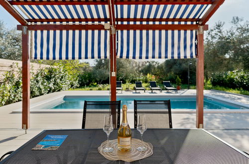 Foto 5 - Haus mit 2 Schlafzimmern in Sukošan mit privater pool und garten