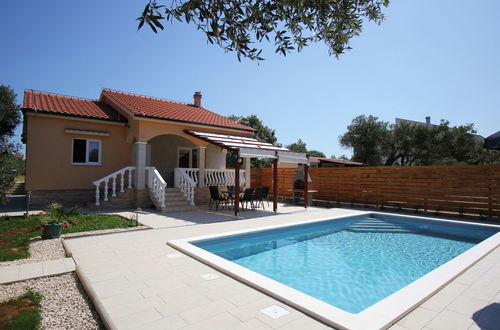 Photo 21 - Maison de 2 chambres à Sukošan avec piscine privée et jardin