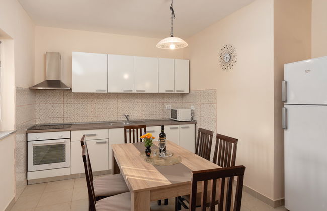 Casa de 3 quartos em Sukošan com piscina privada e jardim - Foto 7