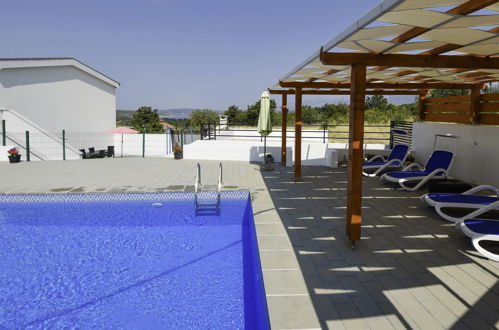 Foto 20 - Apartamento de 3 quartos em Obrovac com piscina privada e terraço