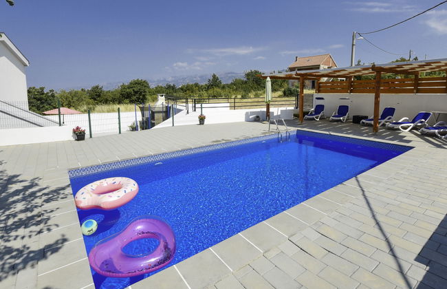 Apartamento de 4 quartos em Obrovac com piscina privada e terraço - Foto 1