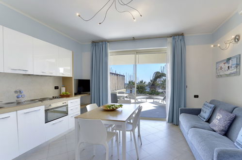 Photo 1 - Appartement de 1 chambre à Santo Stefano al Mare avec terrasse et vues à la mer