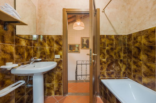 Foto 20 - Casa de 2 quartos em Camaiore com piscina privada e jardim