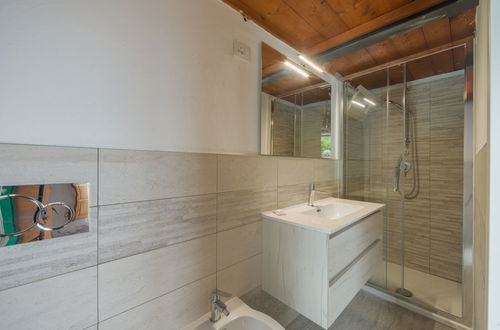 Foto 18 - Casa de 2 quartos em Camaiore com piscina privada e jardim