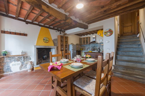 Foto 26 - Casa de 2 quartos em Camaiore com piscina privada e jardim