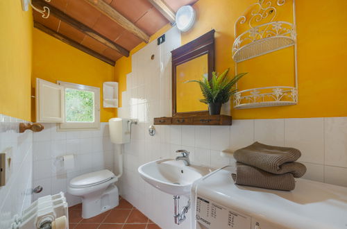 Foto 17 - Casa de 2 quartos em Camaiore com piscina privada e jardim