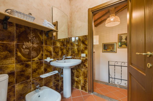 Foto 19 - Casa de 2 quartos em Camaiore com piscina privada e jardim