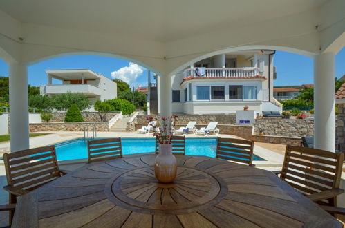 Photo 20 - Appartement de 2 chambres à Tribunj avec piscine et jardin