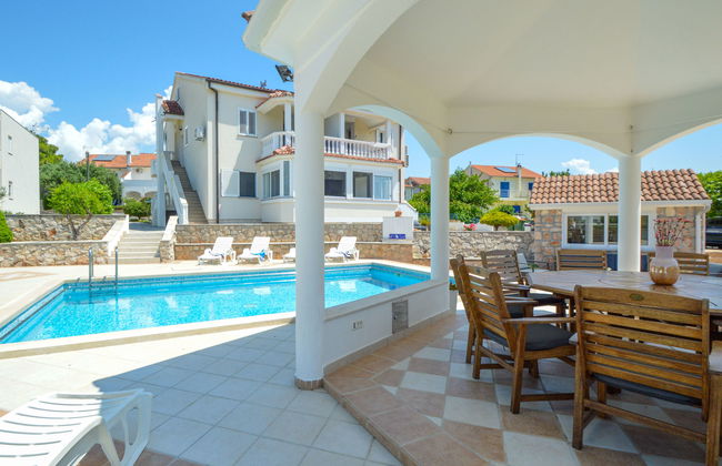 Apartamento de 3 quartos em Tribunj com piscina e jardim - Foto 19
