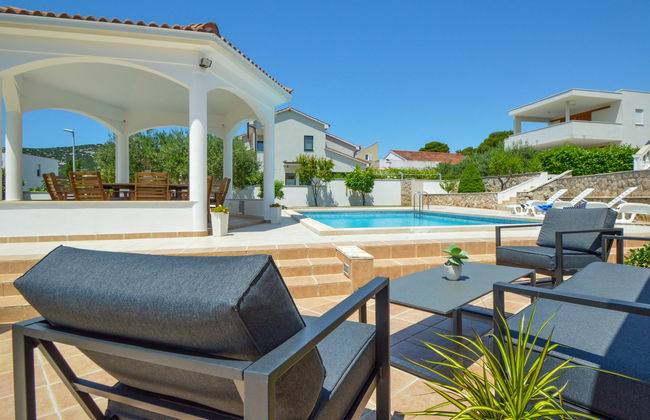 Apartamento de 3 quartos em Tribunj com piscina e jardim - Foto 4