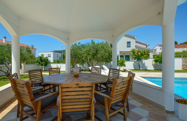 Apartamento de 3 quartos em Tribunj com piscina e jardim - Foto 2