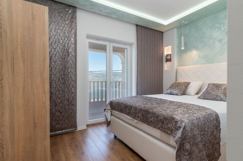 Foto 6 - Appartamento con 3 camere da letto a Trogir con piscina e vista mare