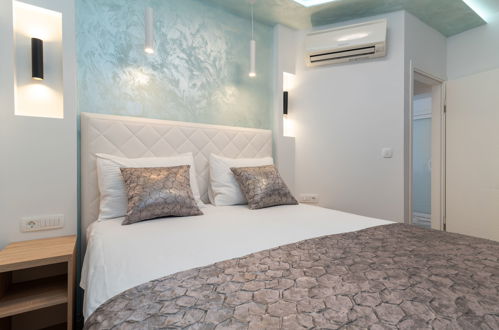 Foto 21 - Appartamento con 3 camere da letto a Trogir con piscina e vista mare