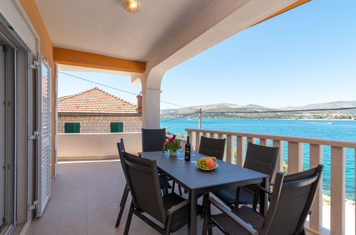 Foto 12 - Appartamento con 3 camere da letto a Trogir con piscina e vista mare