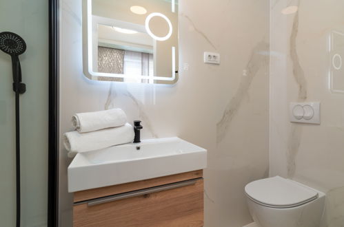 Foto 30 - Appartamento con 3 camere da letto a Trogir con piscina e vista mare