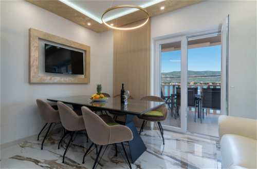 Foto 17 - Appartamento con 3 camere da letto a Trogir con piscina e vista mare