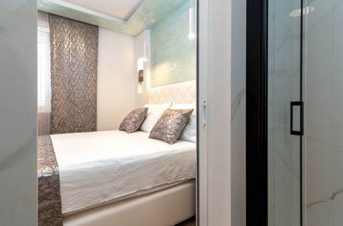 Foto 23 - Appartamento con 3 camere da letto a Trogir con piscina e vista mare