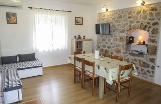 Foto 3 - Casa con 2 camere da letto a Starigrad con giardino