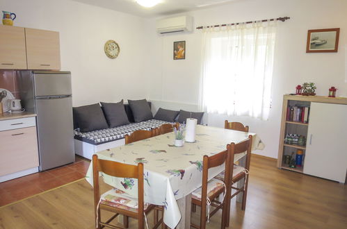 Photo 8 - 2 bedroom House in Starigrad with garden