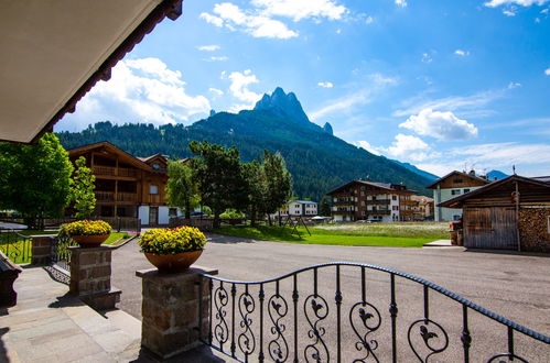 Foto 2 - Appartamento con 2 camere da letto a San Giovanni di Fassa-Sèn Jan con vista sulle montagne